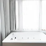 Sea & The Apartment *