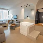 Apartment Sea & The *