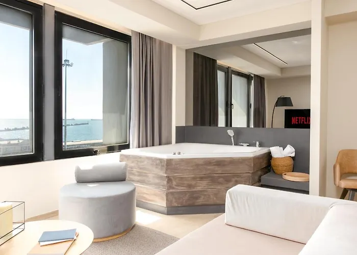 Sea & The סלוניקי